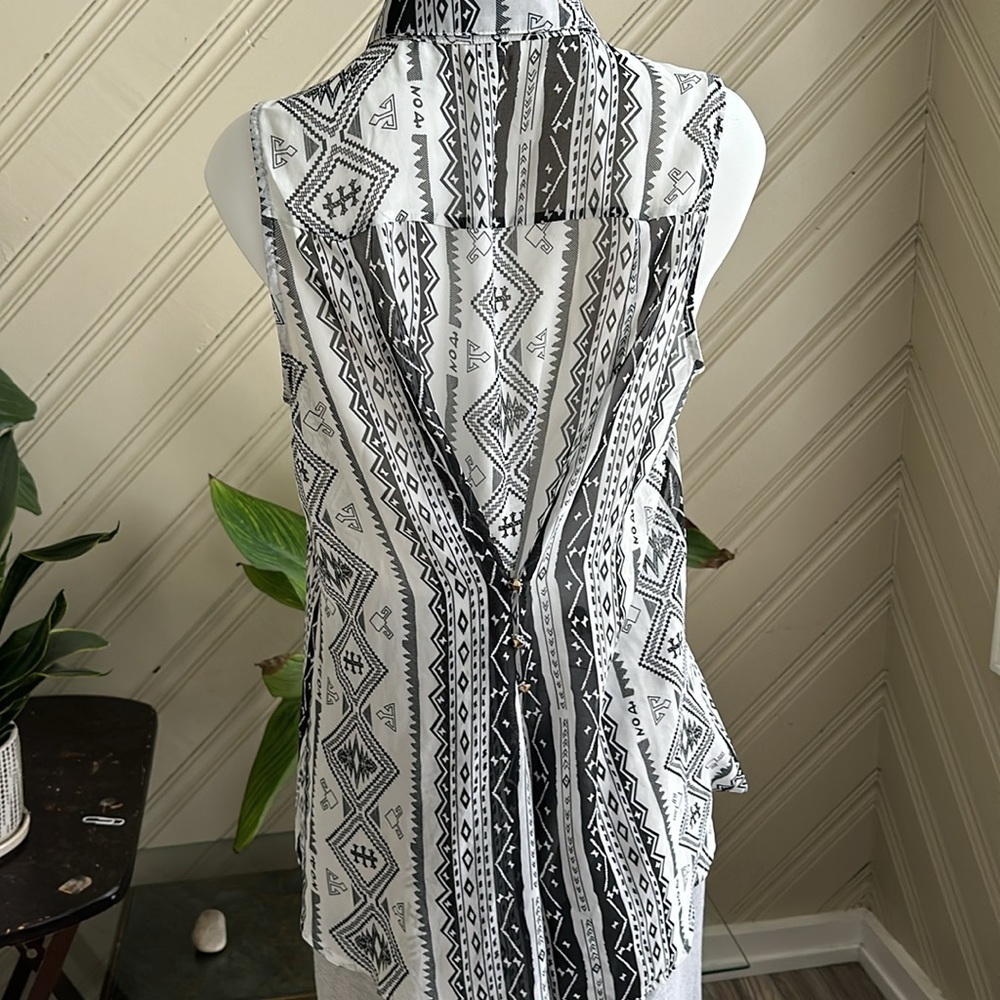 Tribal Print Sleeveless Tank Size Large - Picture 6 of 8